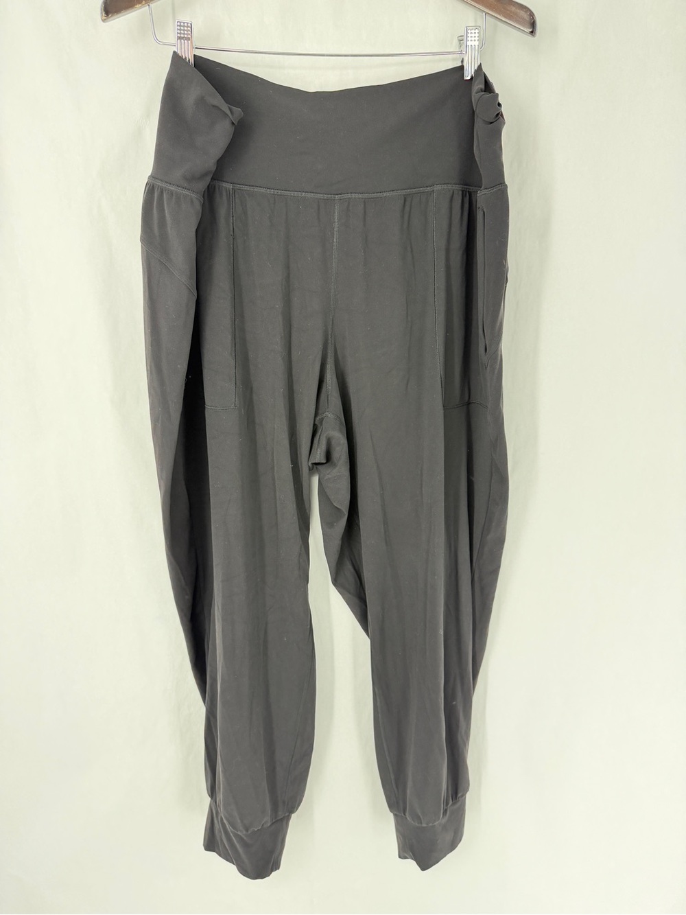 Athleta Black Jogger Salutation Pant 531288